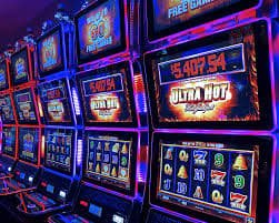Studio Macau Pools dengan meja baccarat dan dealer profesional
